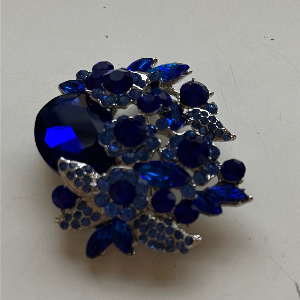 Sapphire Blue Floral Brooch - Picture 3 of 3